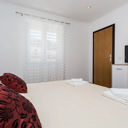 Anna I Apartment *